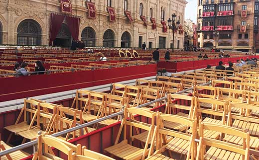 Palcos y sillas en la Carrera Oficial de la Semana Santa sevillana